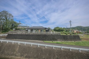 1 Mayıs 2024 Japonya Kırsal Arazisi, Demiryolu Trenleri Manzarası