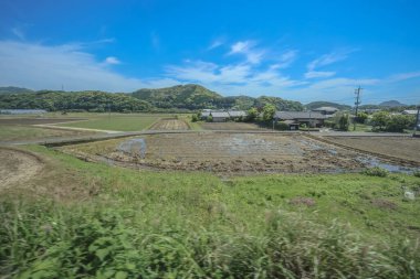 13 Mayıs 2024 Japonya Kırsal Arazisi, Demiryolu Trenlerinden Görüş