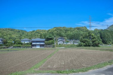 13 Mayıs 2024 Japonya Kırsal Arazisi, Demiryolu Trenlerinden Görüş