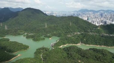 Hong Kong - 23 Haziran 2024: Kowloon Reservoir Manzarası, Kam Shan Country Park