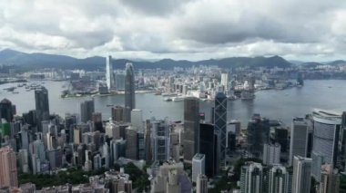Hong Kong - 24 Haziran 2024: Merkezi bölgenin gündüz panoramik görüntüsü 