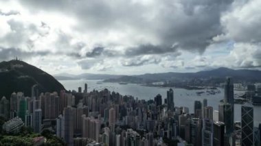 Hong Kong - 24 Haziran 2024: Merkezi bölgenin gündüz panoramik görüntüsü 