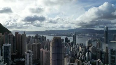 Hong Kong - 24 Haziran 2024: Merkezi bölgenin gündüz panoramik görüntüsü 
