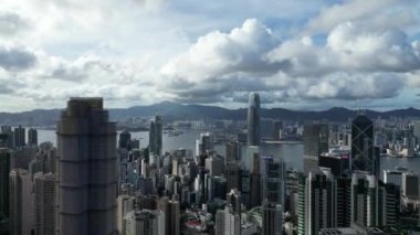 Hong Kong - 24 Haziran 2024: Merkezi bölgenin gündüz panoramik görüntüsü 