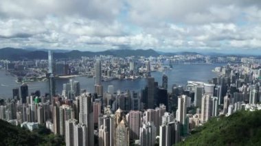 Hong Kong - 24 Haziran 2024: Merkezi bölgenin gündüz panoramik görüntüsü 