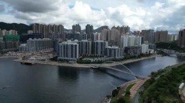 Hong Kong - 6 Temmuz 2024: yaya ve bisiklet hattı kesişiminde