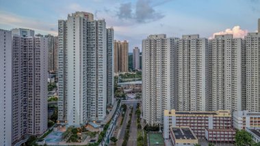 Tko 7 Temmuz 2024 'te bir otel ve apartman.