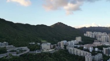 Hong Kong - 5 Temmuz 2024: Sham Shui Po yakınlarındaki konak villa bölgesi