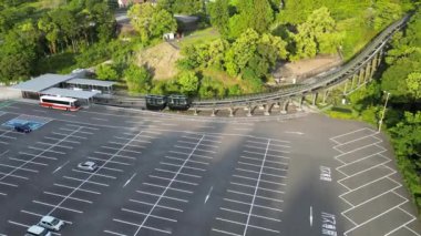 Hong Kong - 13 Mayıs 2024: Inasa yama Parkı ve otoparkı