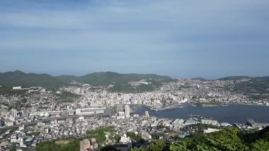 Hong Kong - 13 Mayıs 2024 Sasebo şehrinin ufuk çizgisi, 99. ada manzarası