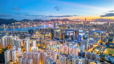 Kowloon şehrinin alacakaranlığı 6 Temmuz 2024