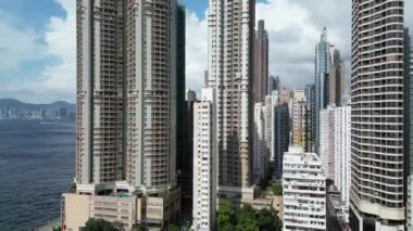 Hong Kong - 1 Temmuz 2024: Gündüz vakti Kennedy Town Mahallesi 