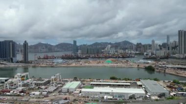 Hong Kong - 20 Temmuz 2024: Merkez Kowloon Yolu 'nda yeni otoyol yapımı devam ediyor 