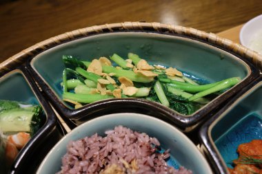 Basashi, izole edilmiş geleneksel Japon mutfağı.