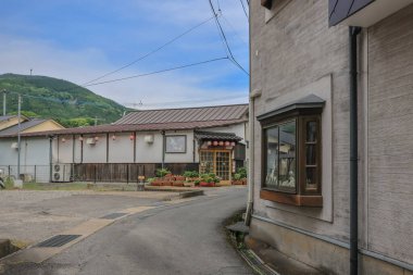 15 Mayıs 2024 Yufuin 'de Ekimae Dori, Gezgin Nagasaki Komşu Kasabası