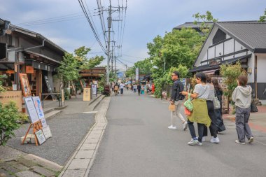 15 Mayıs 2024 Yufuincho Caddesi, Nagasaki Kırsal Bölgesi 'nde Büyüleyici Yürüyüşler