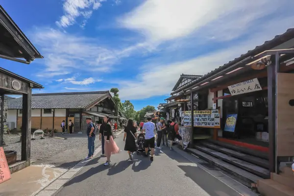 15 Mayıs 2024 Yufuincho Caddesi, Nagasaki Kırsal Bölgesi 'nde Büyüleyici Yürüyüşler