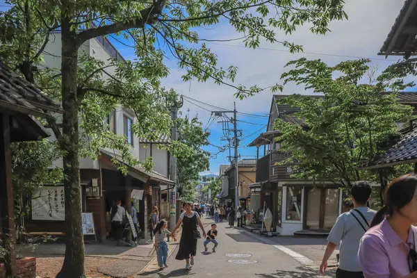 15 Mayıs 2024 Yufuincho Caddesi, Nagasaki Kırsal Bölgesi 'nde Büyüleyici Yürüyüşler