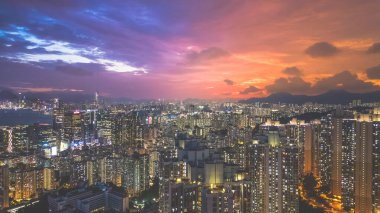 Kwun Tong bölgesi, Şehir gecesi, Hong Kong 24 Temmuz 2024