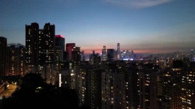 Hong Kong - 4 Ağustos 2024: North Point, Hong Kong adası manzaralı Victoria limanı