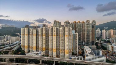 Kowloon, Hong Kong Karayolu Batı Kowloon 'dan başlıyor ve kuzeye doğru ilerliyor.