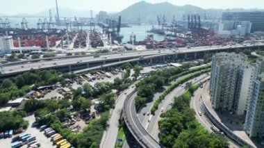 Hong Kong - 3 Ağustos 2024: Hong Kong şehir trafiği ve kargo terminali