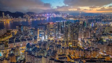 Ağustos 2 2024 Kwun Tong bölgesi, Şehir gecesi, Hong Kong