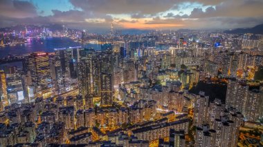 Ağustos 2 2024 Kwun Tong bölgesi, Şehir gecesi, Hong Kong