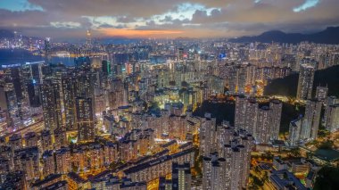 Ağustos 2 2024 Kwun Tong bölgesi, Şehir gecesi, Hong Kong