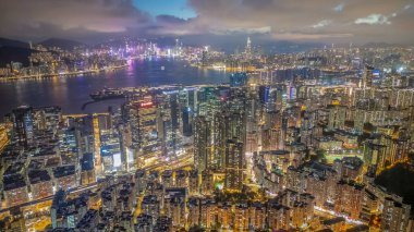 Ağustos 2 2021 Kwun Tong bölgesi, Şehir gecesi, Hong Kong