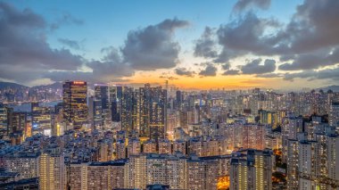 Ağustos 2 2024 Kwun Tong bölgesi, Şehir gecesi, Hong Kong