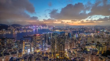 Ağustos 2 2024 Kwun Tong bölgesi, Şehir gecesi, Hong Kong