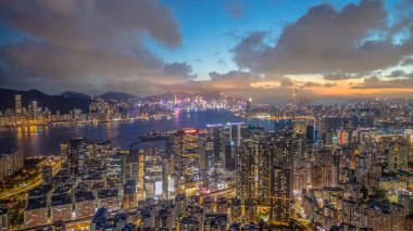 Ağustos 2 2024 Kwun Tong bölgesi, Şehir gecesi, Hong Kong