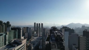 Hong Kong - 3 Ağustos 2024: Ticaret, ticaret ve sanayi bölgesi Lai Chi Kok 