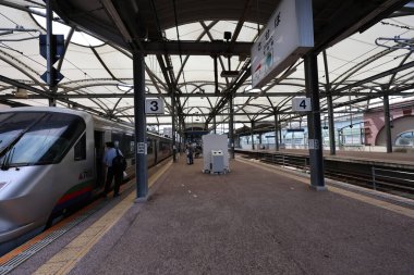 13 Mayıs 2024 Sasebo İstasyonu 'ndaki Sasebo Ekspres treni