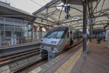 13 Mayıs 2024 Sasebo İstasyonu 'ndaki Sasebo Ekspres treni