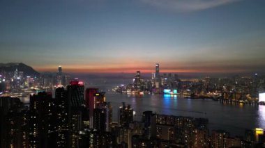 Hong Kong - 4 Ağustos 2024: Metropolis, Victoria Limanı, 