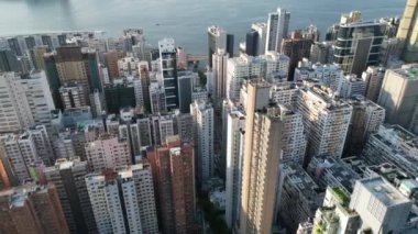 Hong Kong - 4 Ağustos 2024 Kuzey Noktası, Victoria Limanı ile Ada Panoraması