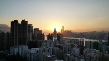 Hong Kong - 4 Ağustos 2024 Kuzey Noktası, Victoria Limanı ile Ada Panoraması