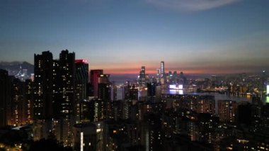 Hong Kong - 4 Ağustos 2024 Kuzey Noktası, Victoria Limanı ile Ada Panoraması