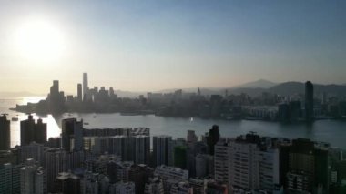 Hong Kong - 4 Ağustos 2024: Metropolis, Victoria Limanı, 