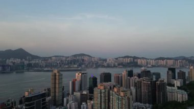 Hong Kong - 4 Ağustos 2024: Metropolis, Victoria Limanı, 