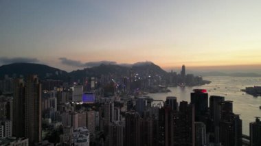 Hong Kong - 4 Ağustos 2024: Metropolis, Victoria Limanı, 