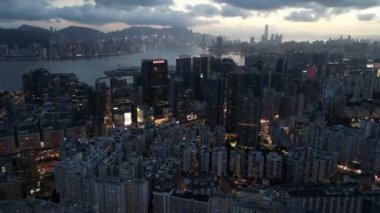 Hong Kong - 2 Ağustos 2024: Kwun Tong Bölgesi, Şehir Gecesi, Hong Kong