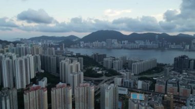 Hong Kong - 2 Ağustos 2024: Kwun Tong Bölgesi, Şehir Gecesi, Hong Kong