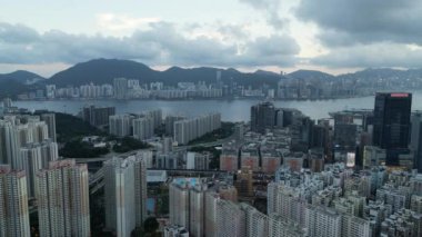 Hong Kong - 2 Ağustos 2024: Kwun Tong Bölgesi, Şehir Gecesi, Hong Kong