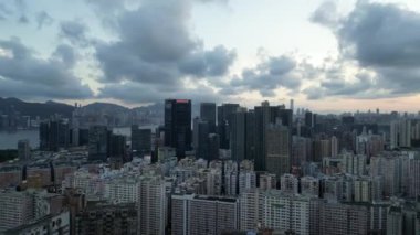 Hong Kong - 2 Ağustos 2024: Kwun Tong Bölgesi, Şehir Gecesi, Hong Kong