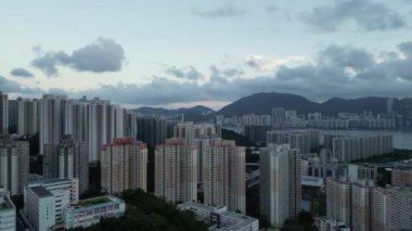 Hong Kong - 2 Ağustos 2024: Kwun Tong Bölgesi, Şehir Gecesi, Hong Kong