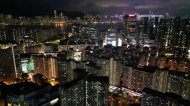 Hong Kong - 2 Ağustos 2024: Kwun Tong Bölgesi, Şehir Gecesi, Hong Kong