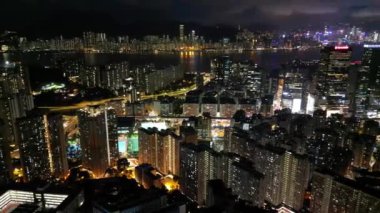 Hong Kong - 2 Ağustos 2024: Kwun Tong Bölgesi, Şehir Gecesi, Hong Kong